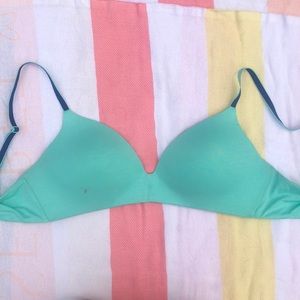 Victoria’s Secret No Wire bra 34C